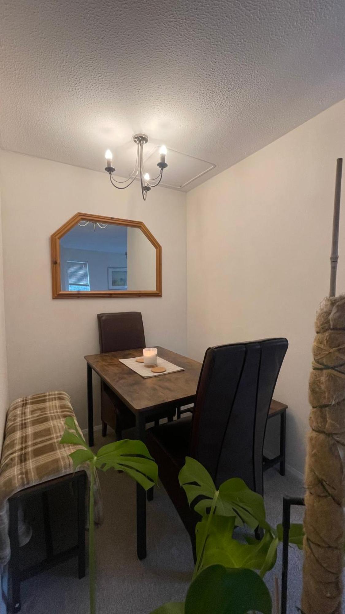Entire Home With Private Entrance Earley ภายนอก รูปภาพ